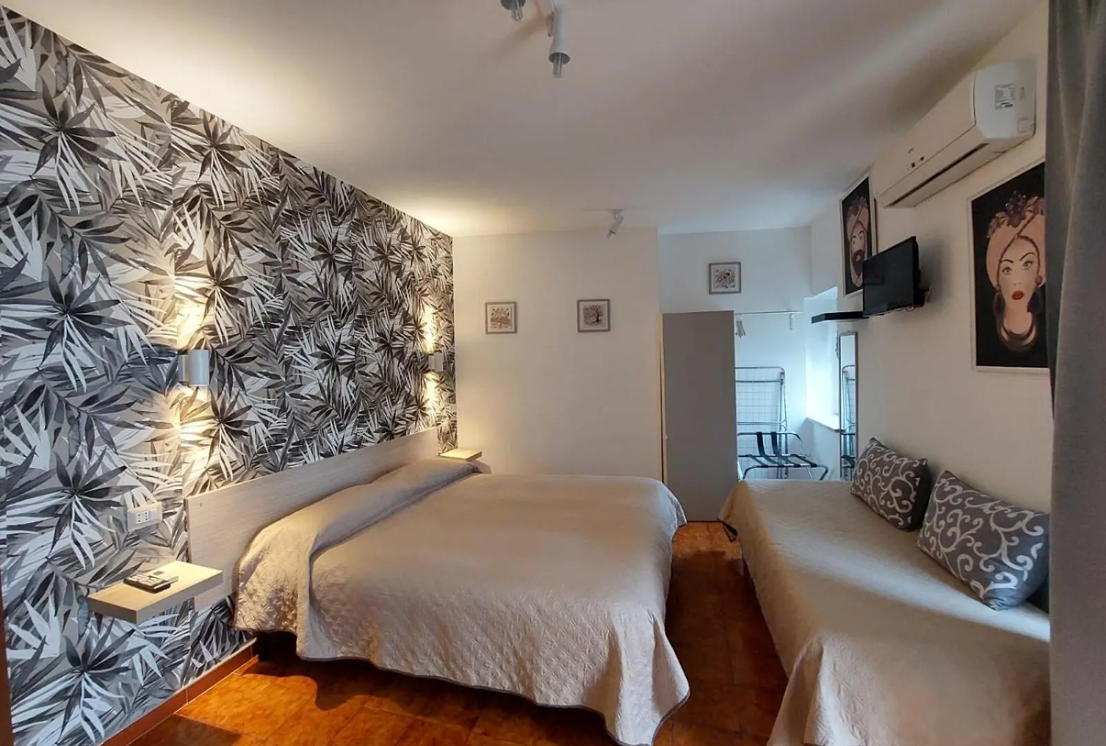Al Teatro Antico Rooms & House Taormina 0*,  Italy